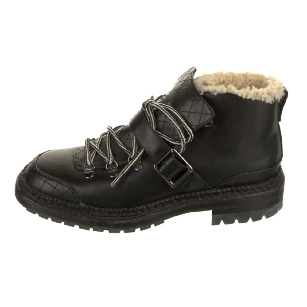 CHANEL Sherling winter boots
